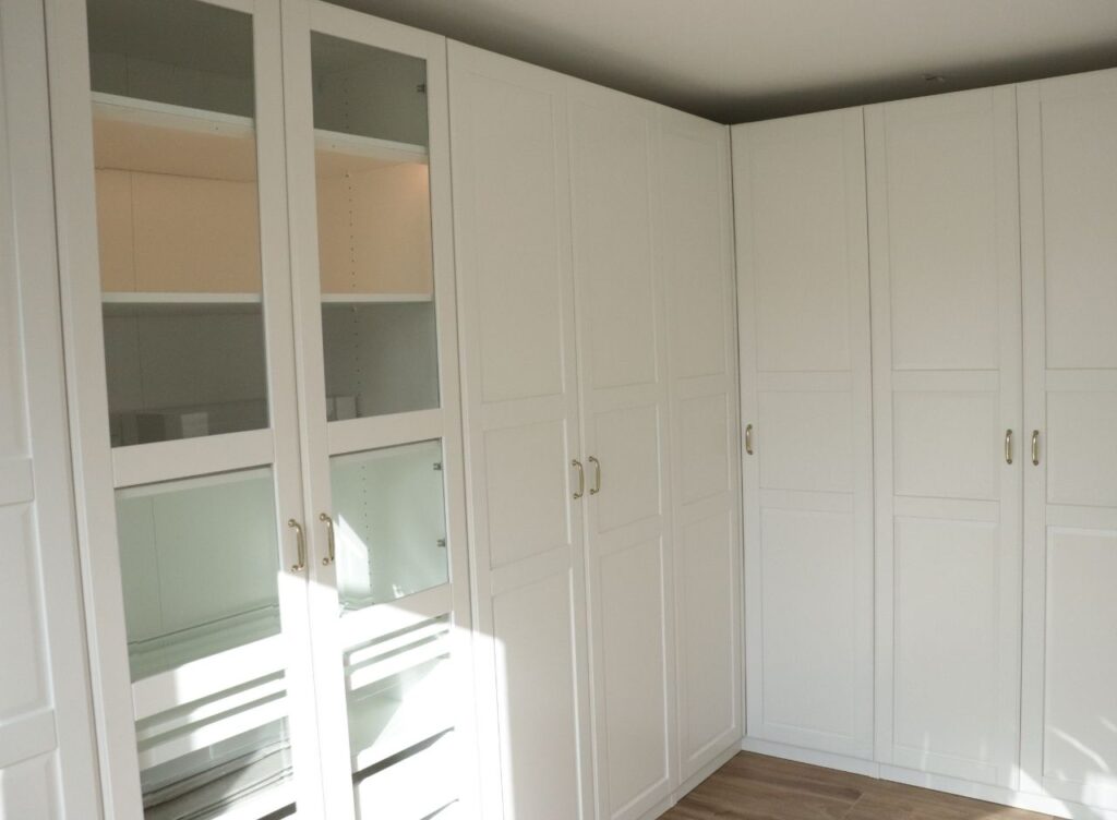 Aufbau vom PAX-Schrank von IKEA in Bochum