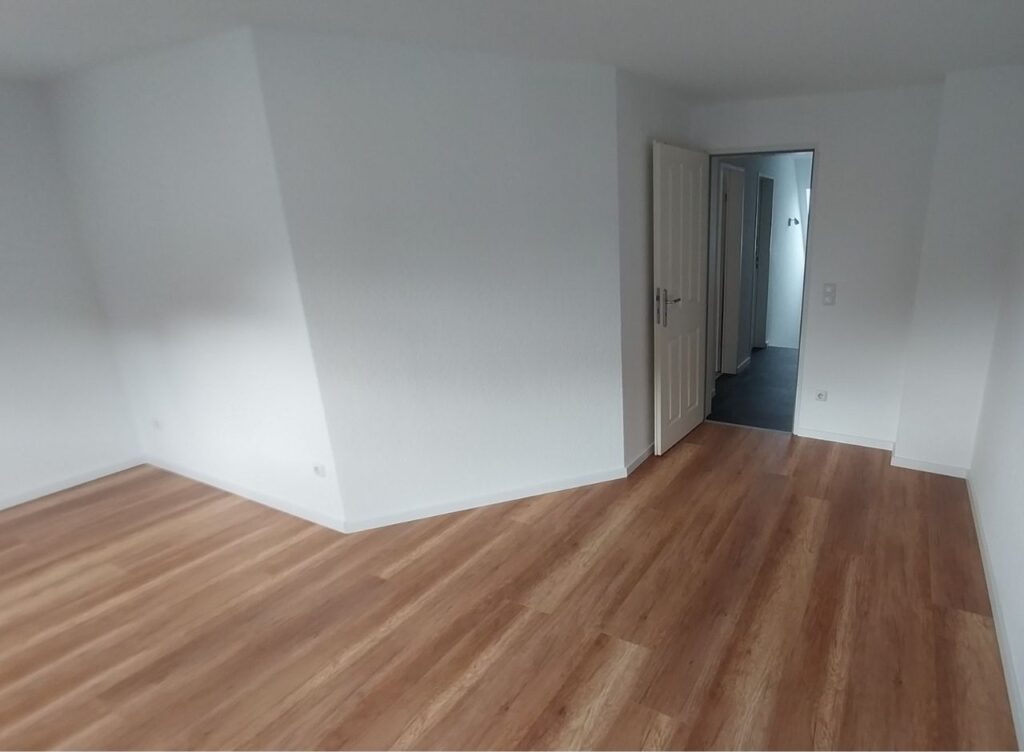 Fertig renovierte Wohnung in Bochum - Küche und Essbereich