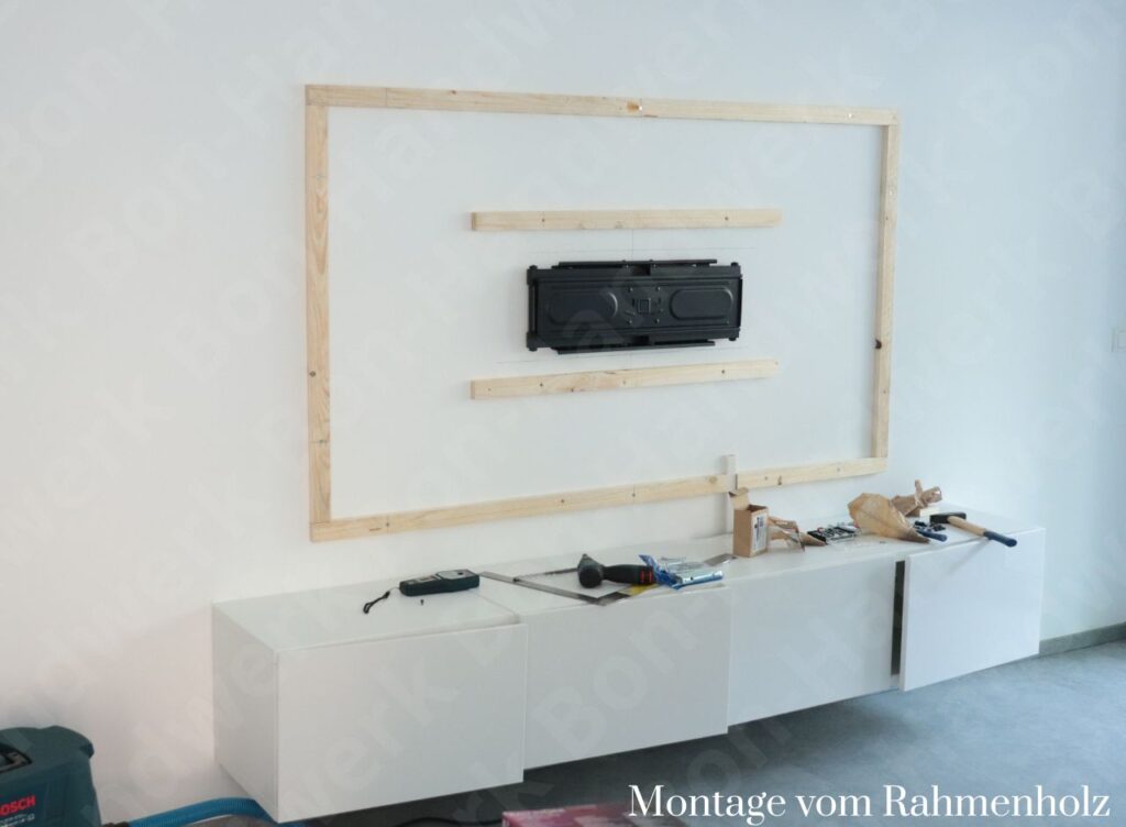 Montage von Rahmenholz