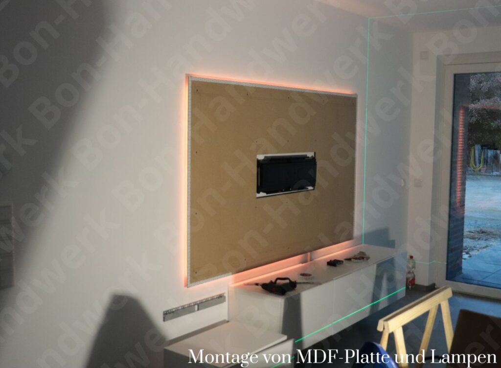 Montage von MDF-Platte und Lampen